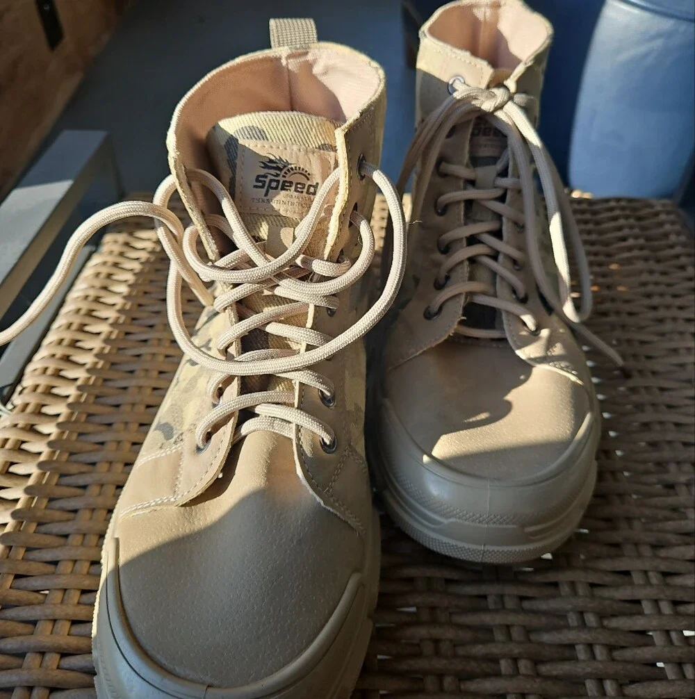 Men's Tactical Lace-Up Boots in Desert Camouflage Tan